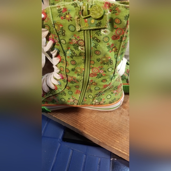 Childrens Place green and orange mid calf lace up sneakers with flowers - Picture 2 of 6